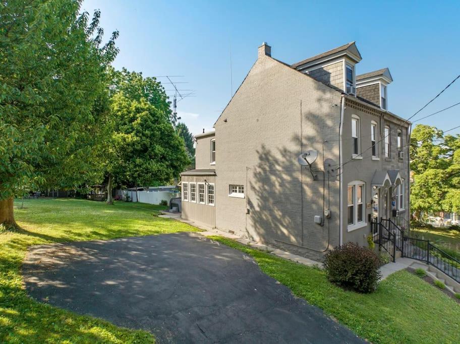 Rare City Home W/ Backyard Fire-Pit & Hottub Lancaster Kültér fotó