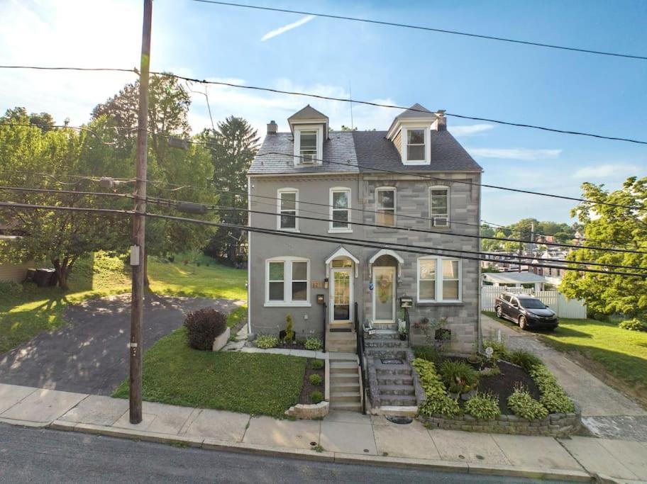 Rare City Home W/ Backyard Fire-Pit & Hottub Lancaster Kültér fotó