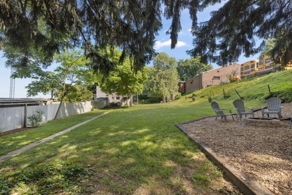Rare City Home W/ Backyard Fire-Pit & Hottub Lancaster Kültér fotó