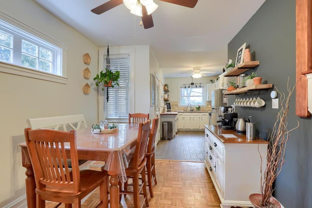 Rare City Home W/ Backyard Fire-Pit & Hottub Lancaster Kültér fotó